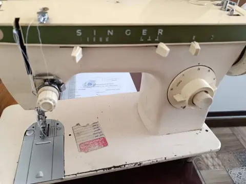 ماكينة خياطة Singer متعددة الغرز بحالة ممتازة