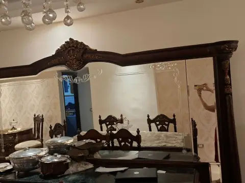مراية بوفية وعمودين زان احمر