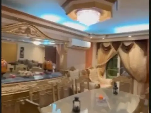 💥 بدون عمولة من المشتري 💥 🚨 لو بتدور على شقة بموقع قوي جدًا، فيو مفتوح، وخصوصية وتهوية ممتازة على محور المشير مباشرة – مدينة نصر 🔥Code T1000
