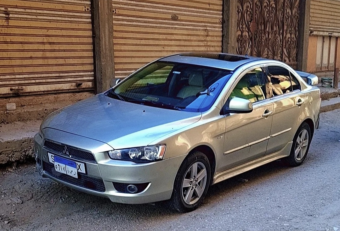 سيارة لانسر قرش 2009