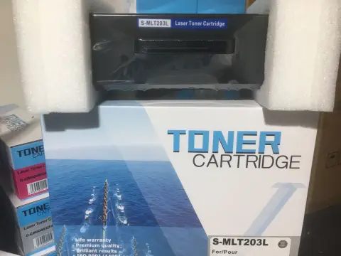 تونر كارتريدج سامسونج S-MLT 203 L  والمعروف بمعدل 5000 نسخة بالعدد  ويعمل علي /sl- m3320/3820/4020/3370