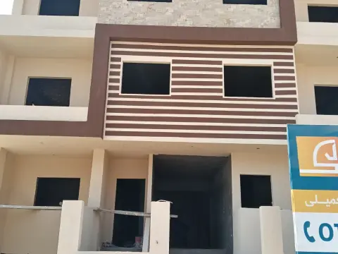 شقه