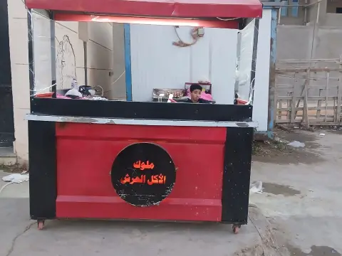عربيه اكل مع معدات مطعم
