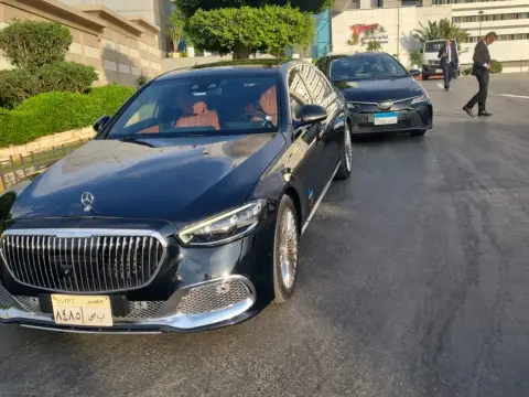 ليموزين مرسيدس مع سائق للمطار