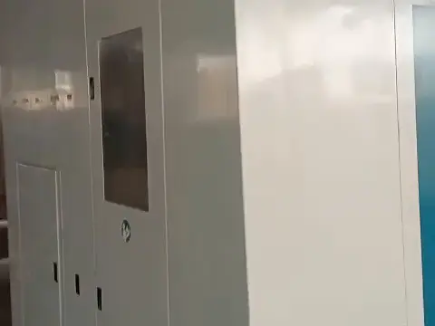 للبيع: ماكينة تشغيل معادن واسطمبات CNC طراز 5 محاور (5-Axis) بحالة ممتازة  ، ماكينة CNC احترافية 5 محاور متزامنة،