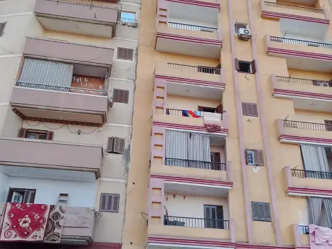 شقة ع الطوب الاحمر للبيع