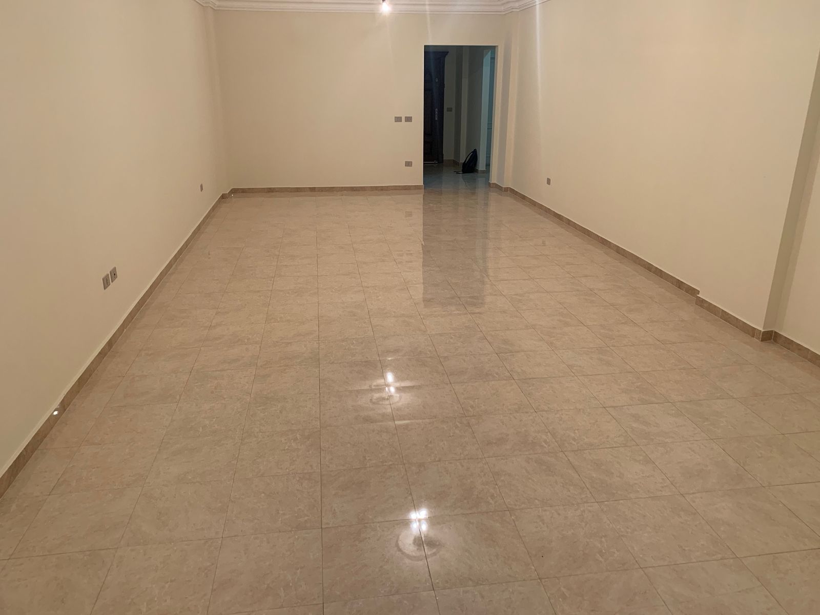 شقة راقية للايجار بقلب سموحة