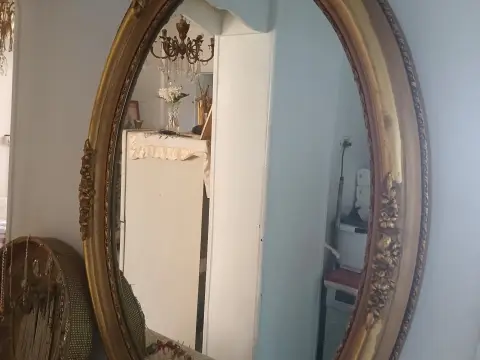 مرآة مذهّبة