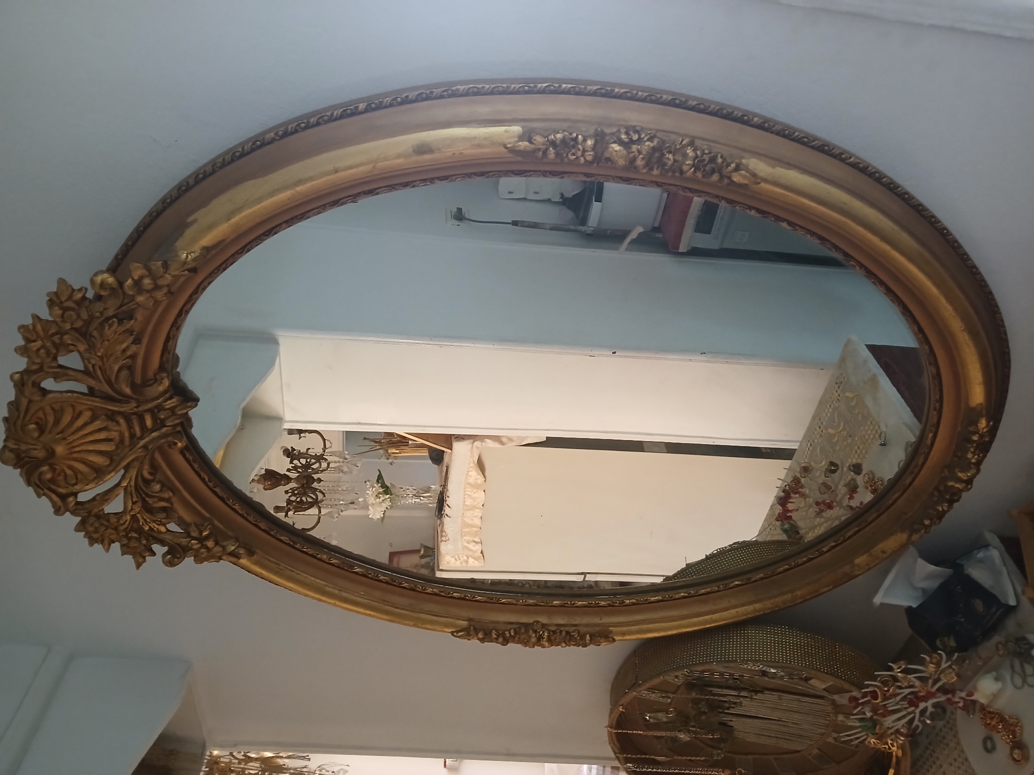 مرآة مذهّبة